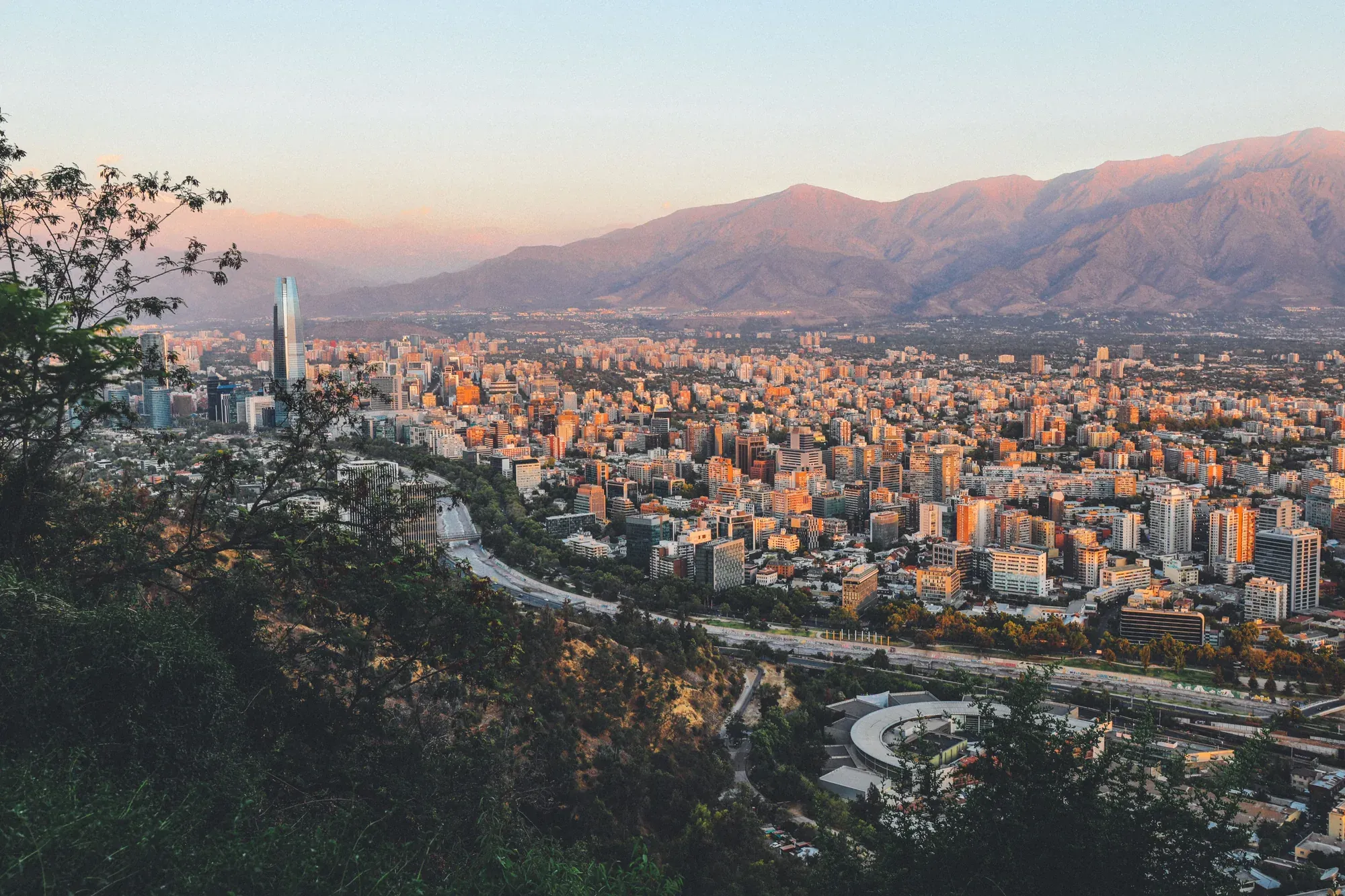 Vista de Santiago con la cordillera al fondo